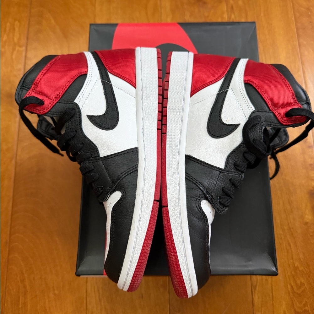 Women’s Air Jordan 1 Retro High ‘Satin Black Toe’ - Picture 6 of 12